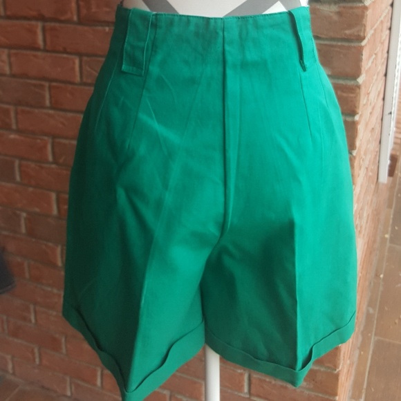 Vintage Melbourne Shorts - Picture 2 of 4